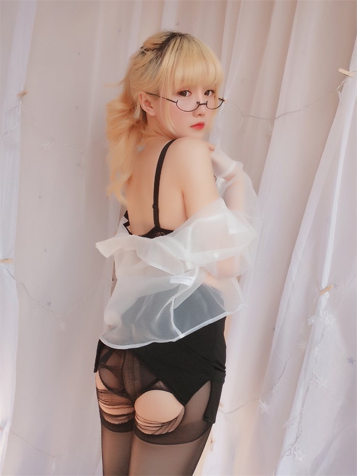 微博妹字@星之迟迟 VOL.11 今晚加班包 [58P/101MB]插图2