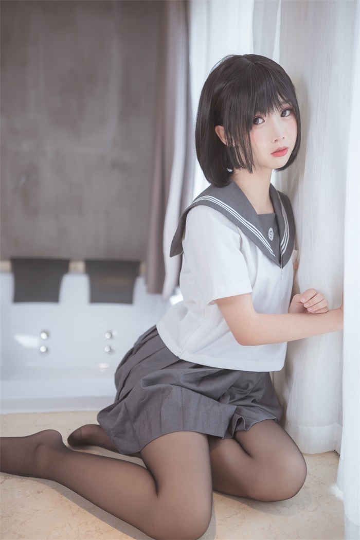 网荭Coser@面饼仙儿 – 脑内少女 黑丝JK [25P/241MB]插图2