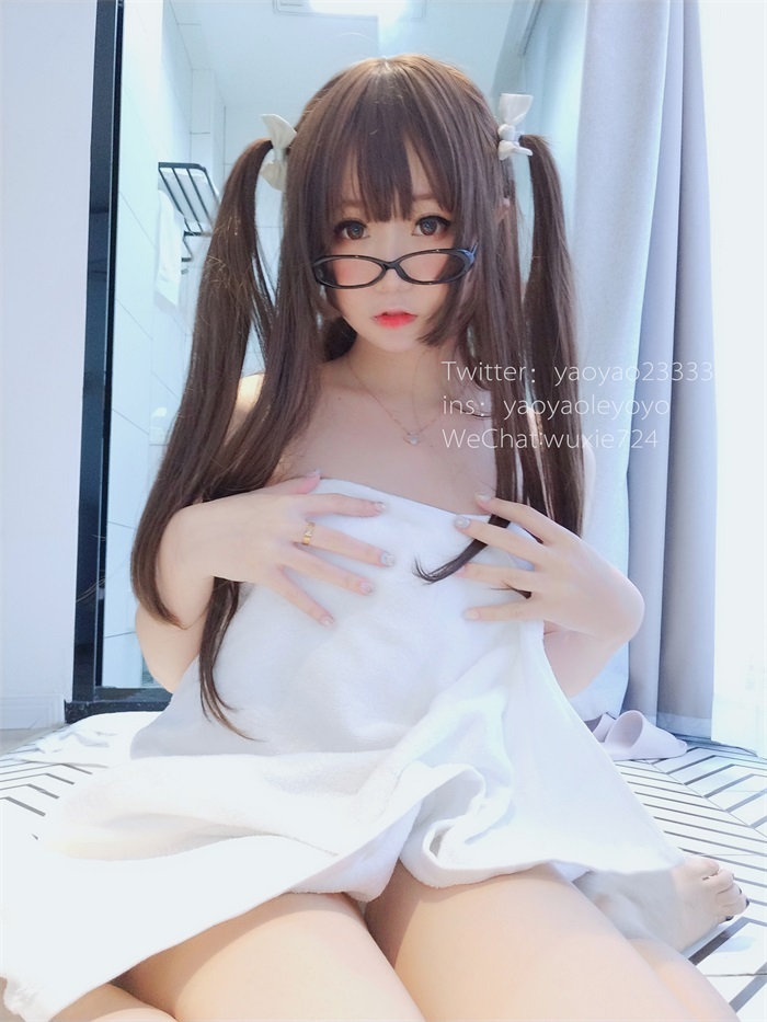 人气动漫Coser@软妹摇摇乐-浴巾俏皮篇 [48P/364MB]插图1