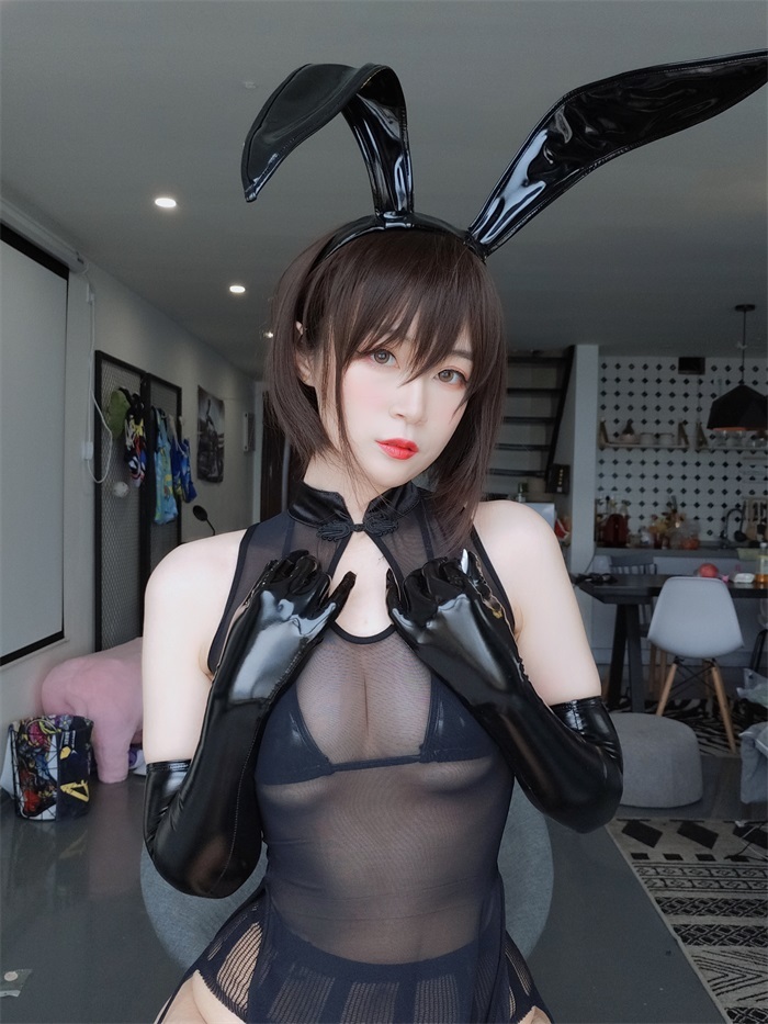 人气动漫Coser@白银81 – 透明旗袍渔往袜 [45P/2V/468MB]插图2