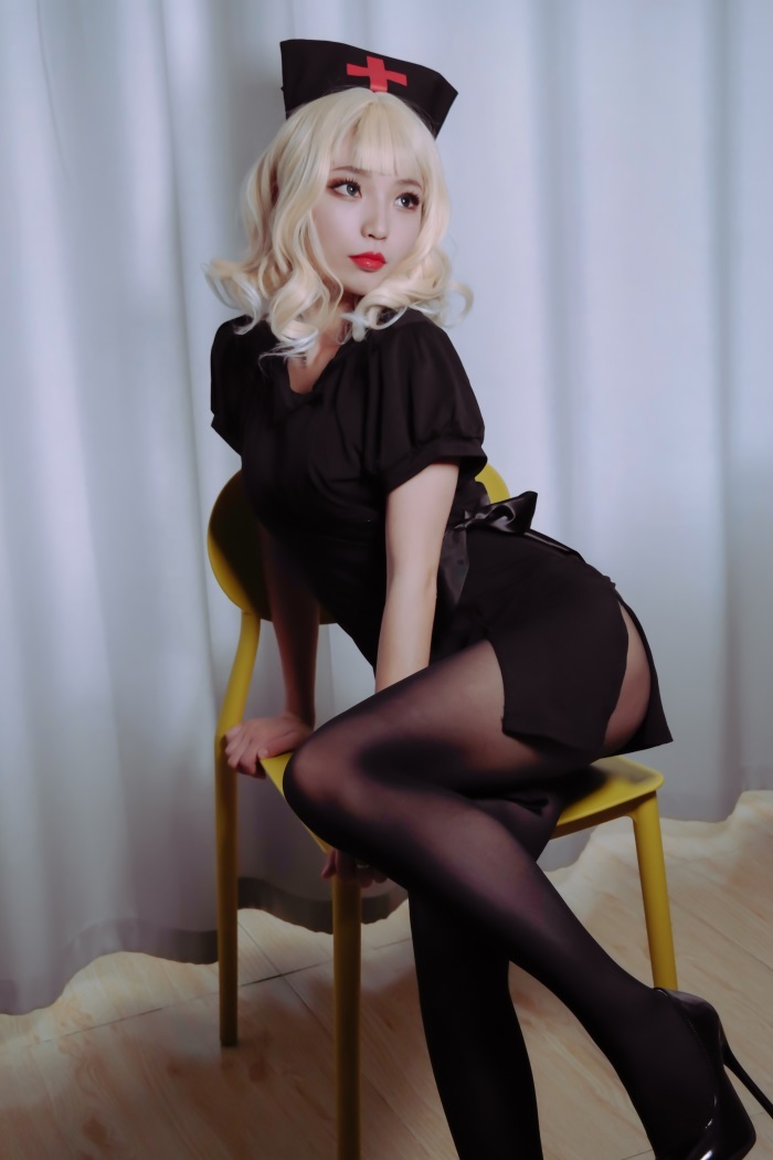 人气动漫Coser@白易教主 – 黑化红十字互士 [24P/138MB]