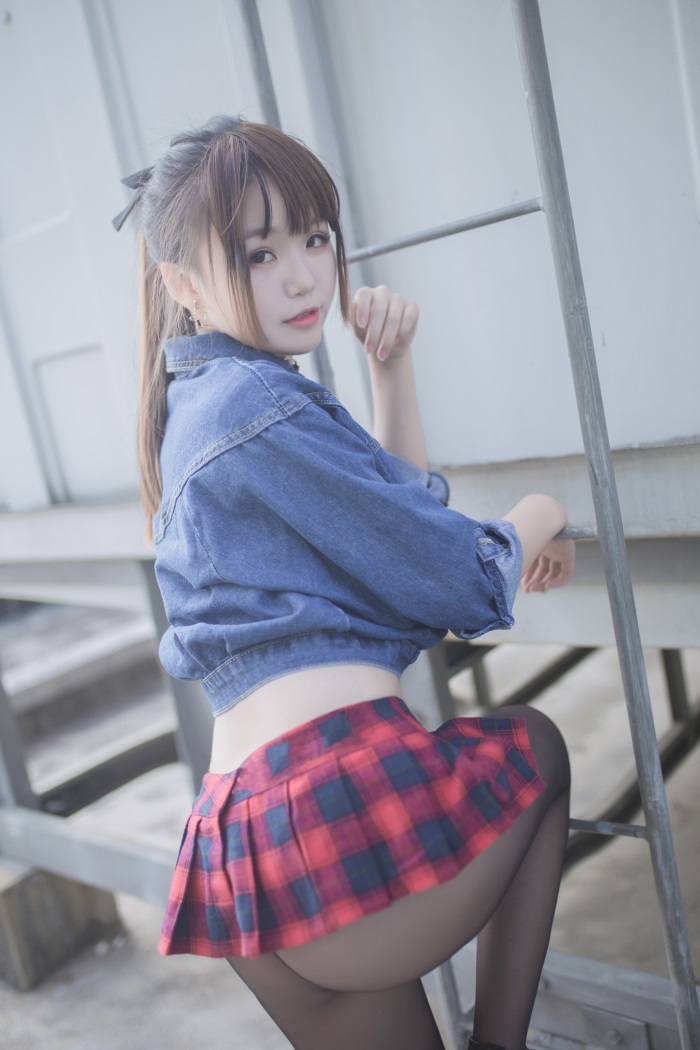 网荭Coser@Yoko宅夏Cos – 红色格子 [32P/188MB]插图1