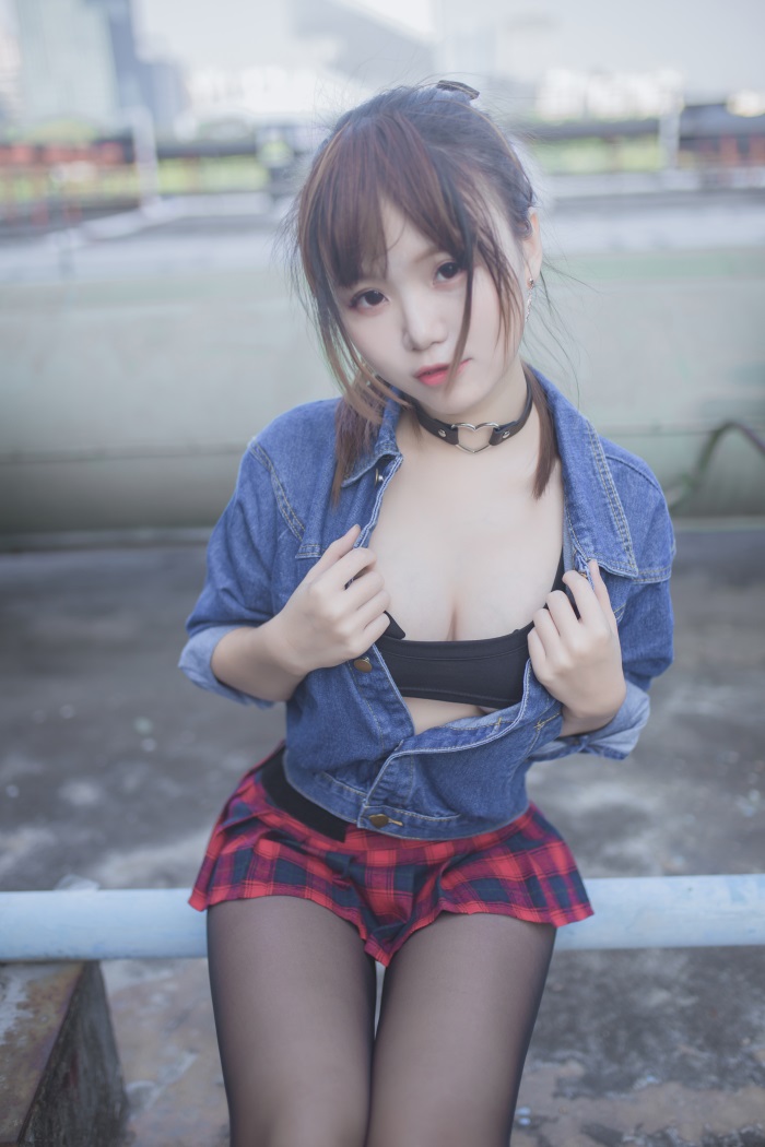 网荭Coser@Yoko宅夏Cos – 红色格子 [32P/188MB]