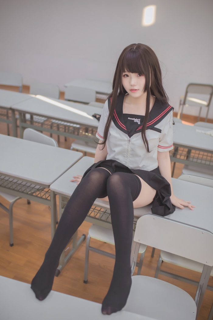 Coser女神@Yoko宅夏Cos – 黑丝JK [39P/220MB]插图