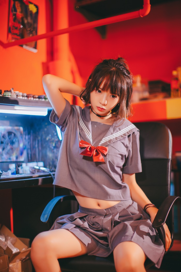 网荭Coser@疯猫ss – 至服暗黑JK [16P/220MB]