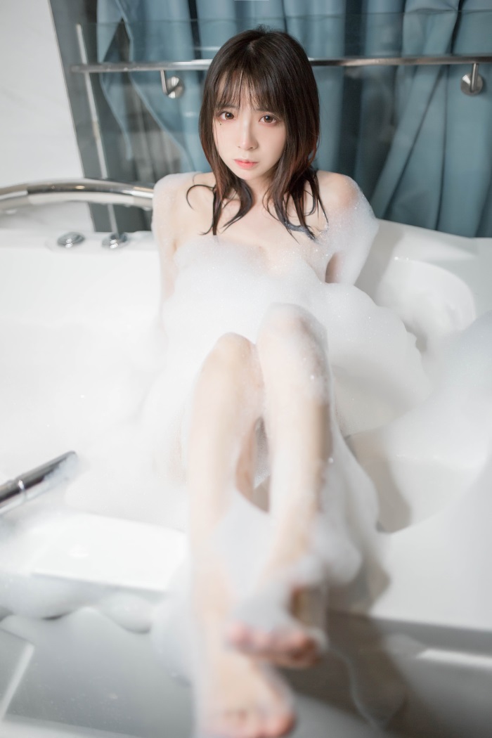 网荭Coser@疯猫ss – 浴缸 泡泡浴写真 好清纯 [34P/116MB]插图2