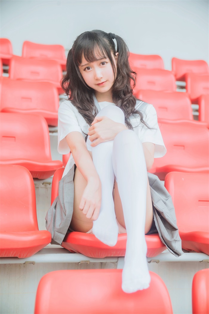 网荭Coser@木绵绵OwO – 灰色JK [38P/83.3MB]