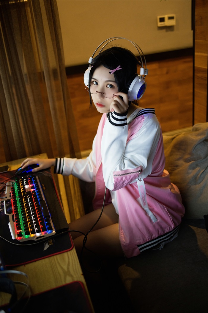 微博妹字@逐月SU—网咖历险记 [23P/103MB]