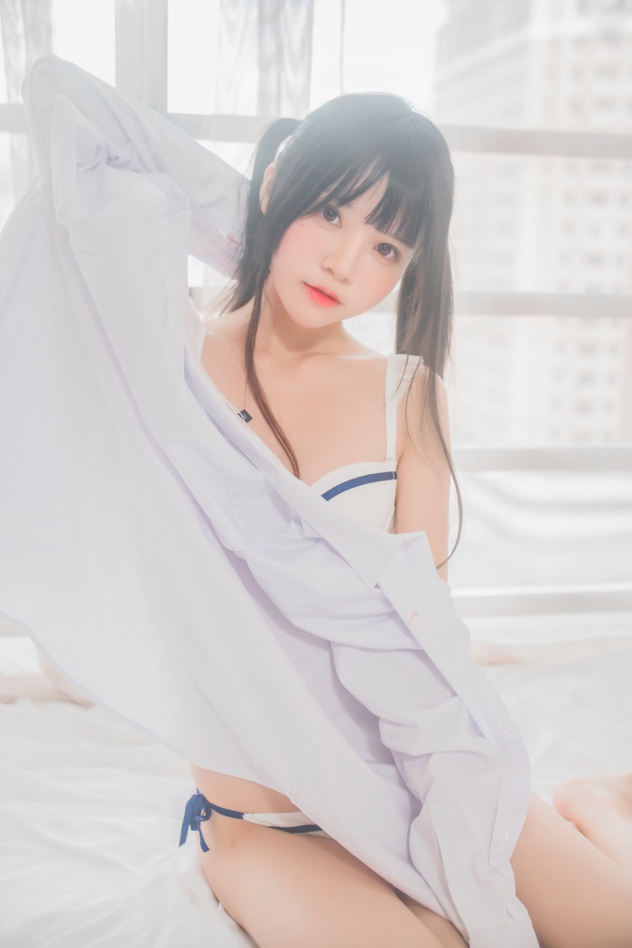 罗莉风COS 桜桃喵 – 白衬衫加可爱马尾辫 [47P/146MB]插图1