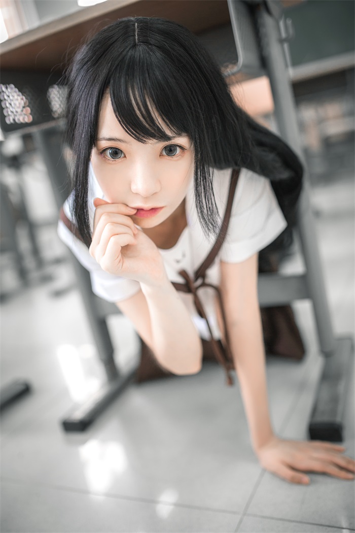 网荭Coser@疯猫ss – 棕裙 [21P/172MB]