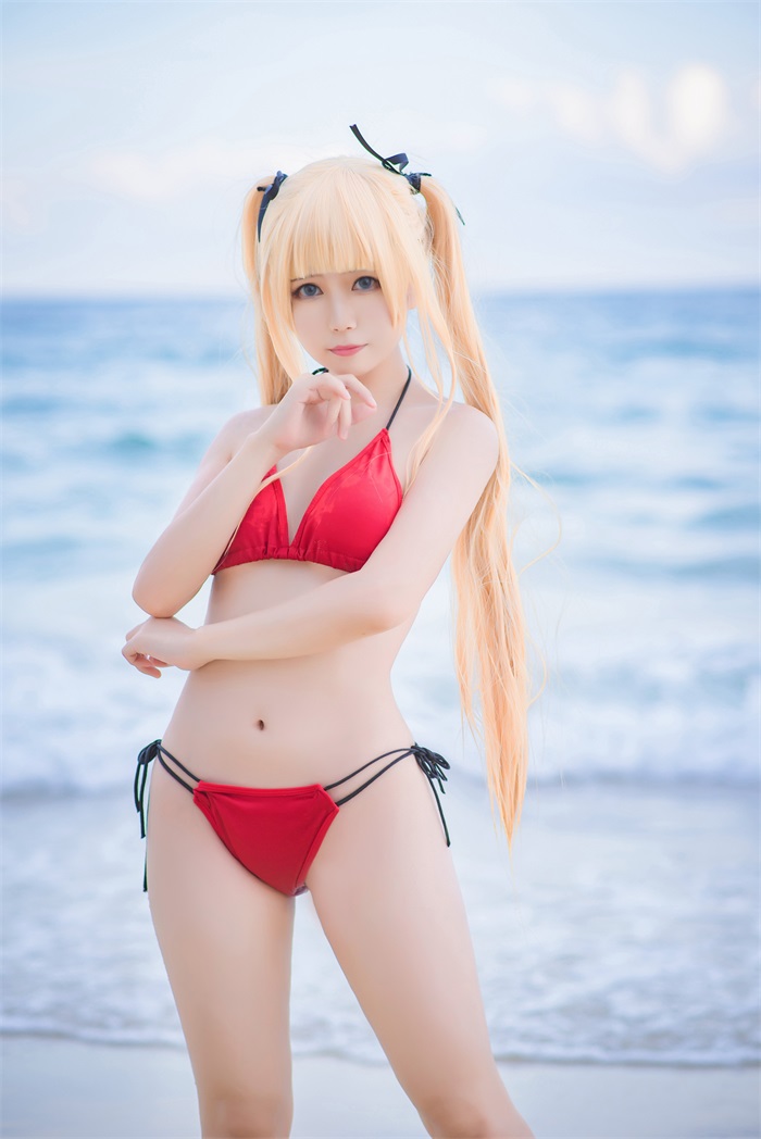 白金Saki写真 – 户外海边泳装秀 [27P/112MB]